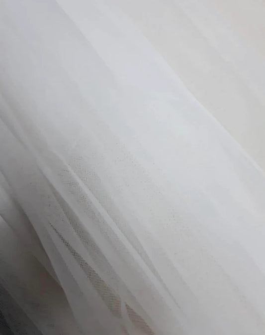 Tulle moale si fin , Alb