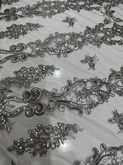 Tulle brodat, accesorizat cu paiete, Argintiu