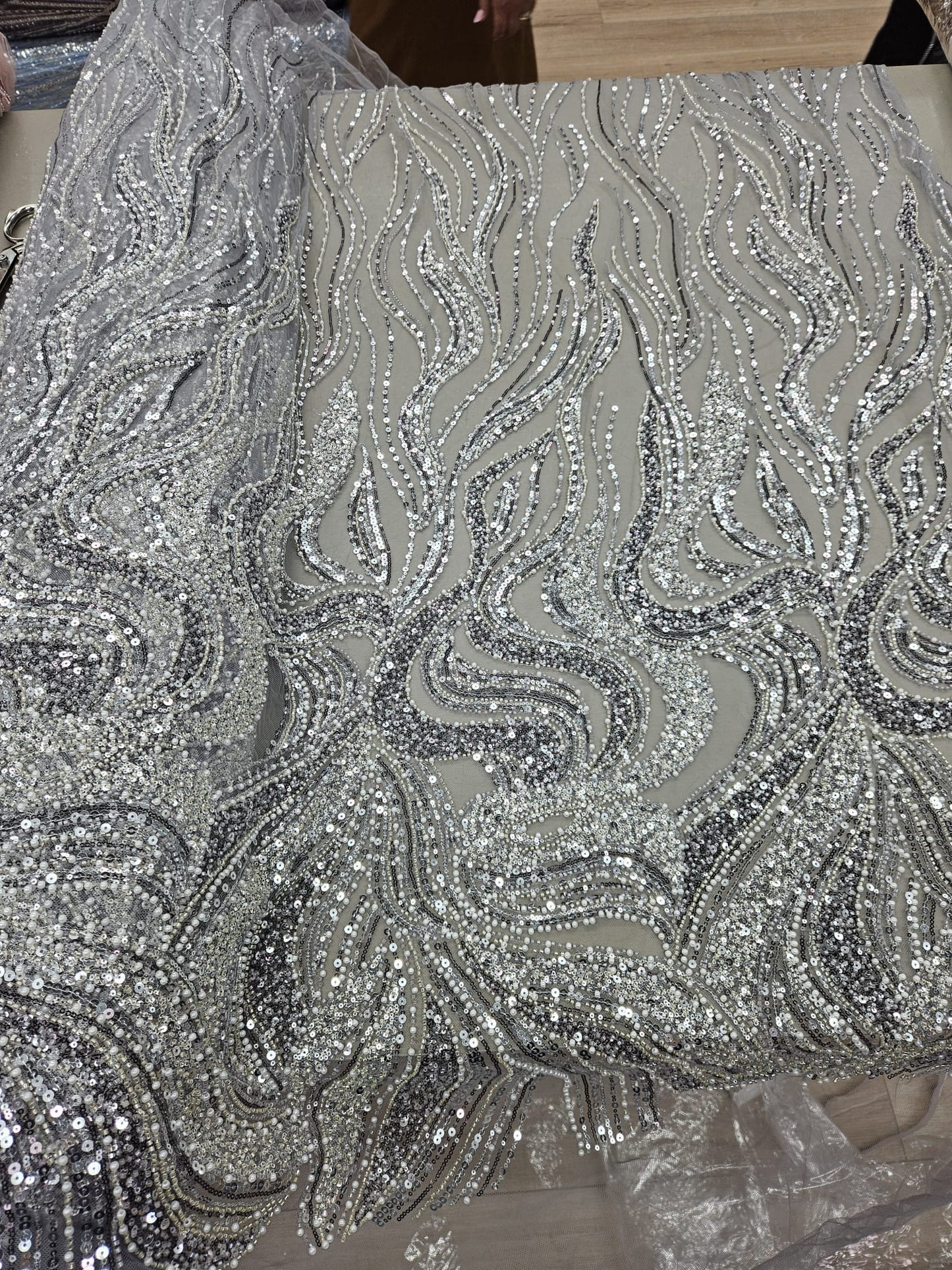Broderie accesorizata cu margele, paiete si margele tubulare , Argintiu -MODEL ERIKA