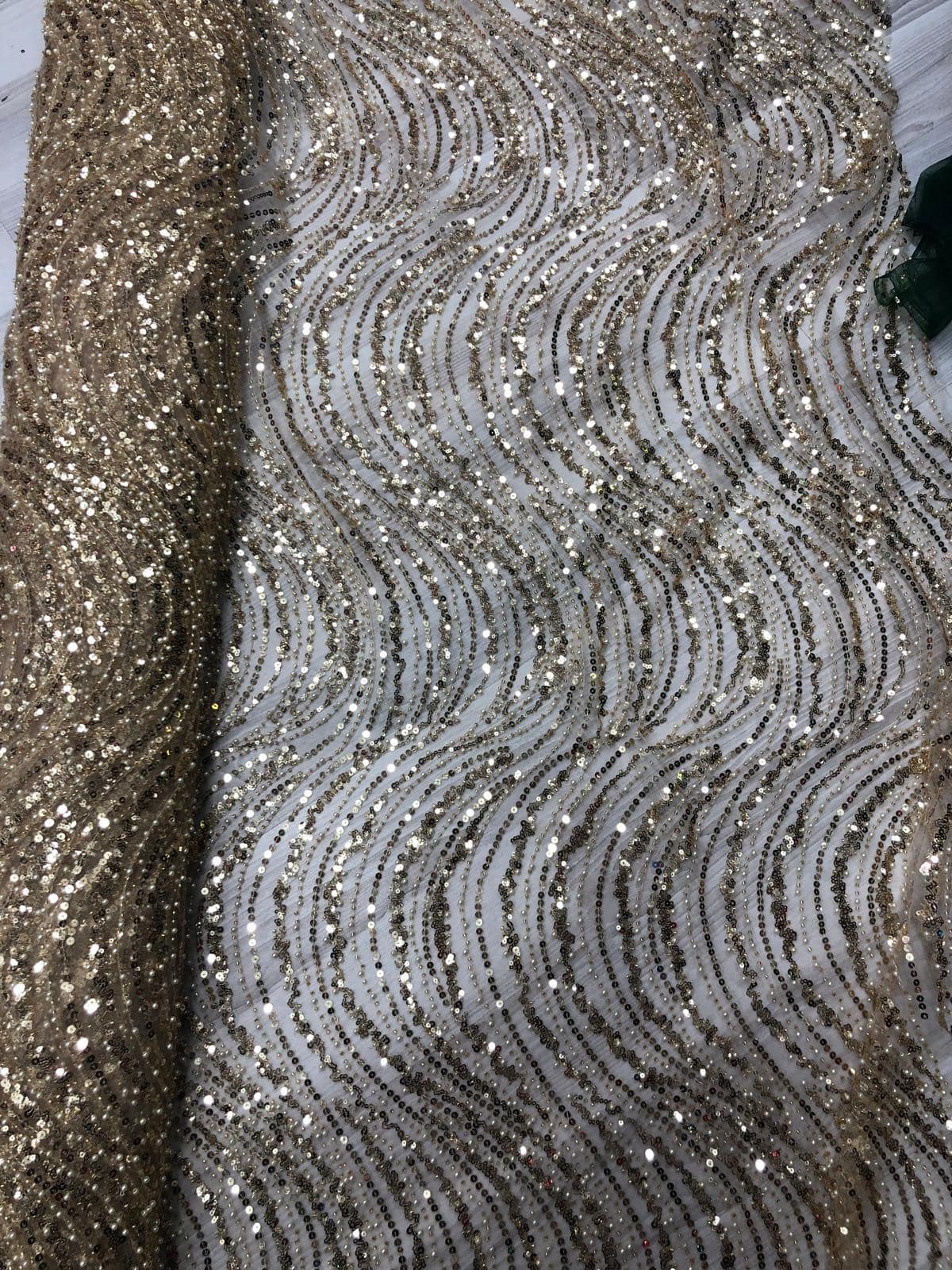 Broderie accesorizata cu paiete si margele, Auriu / MODEL EMY