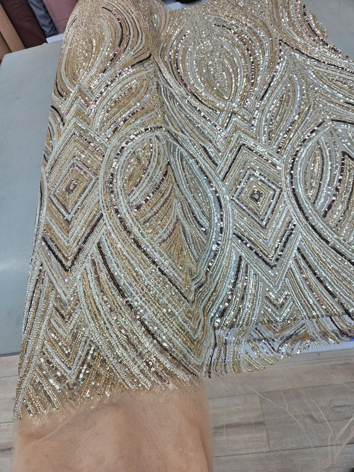 Broderie accesorizata cu margele, paiete si margele tubulare , Auriu - MODEL TASHA