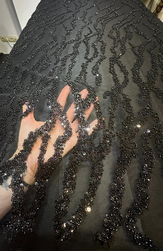 Broderie accesorizata cu paiete si margele, Negru - MODEL AZIZE