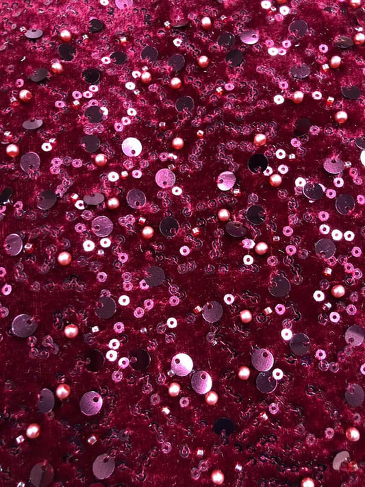 Paiete si margele pe suport de catifea, Burgundy