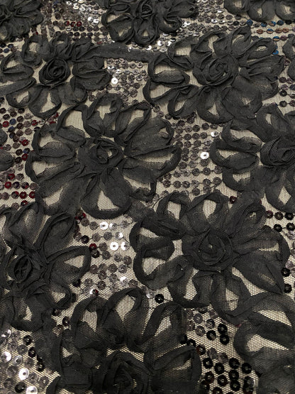 Broderie neagra, accesorizata cu paiete incolore , model floral