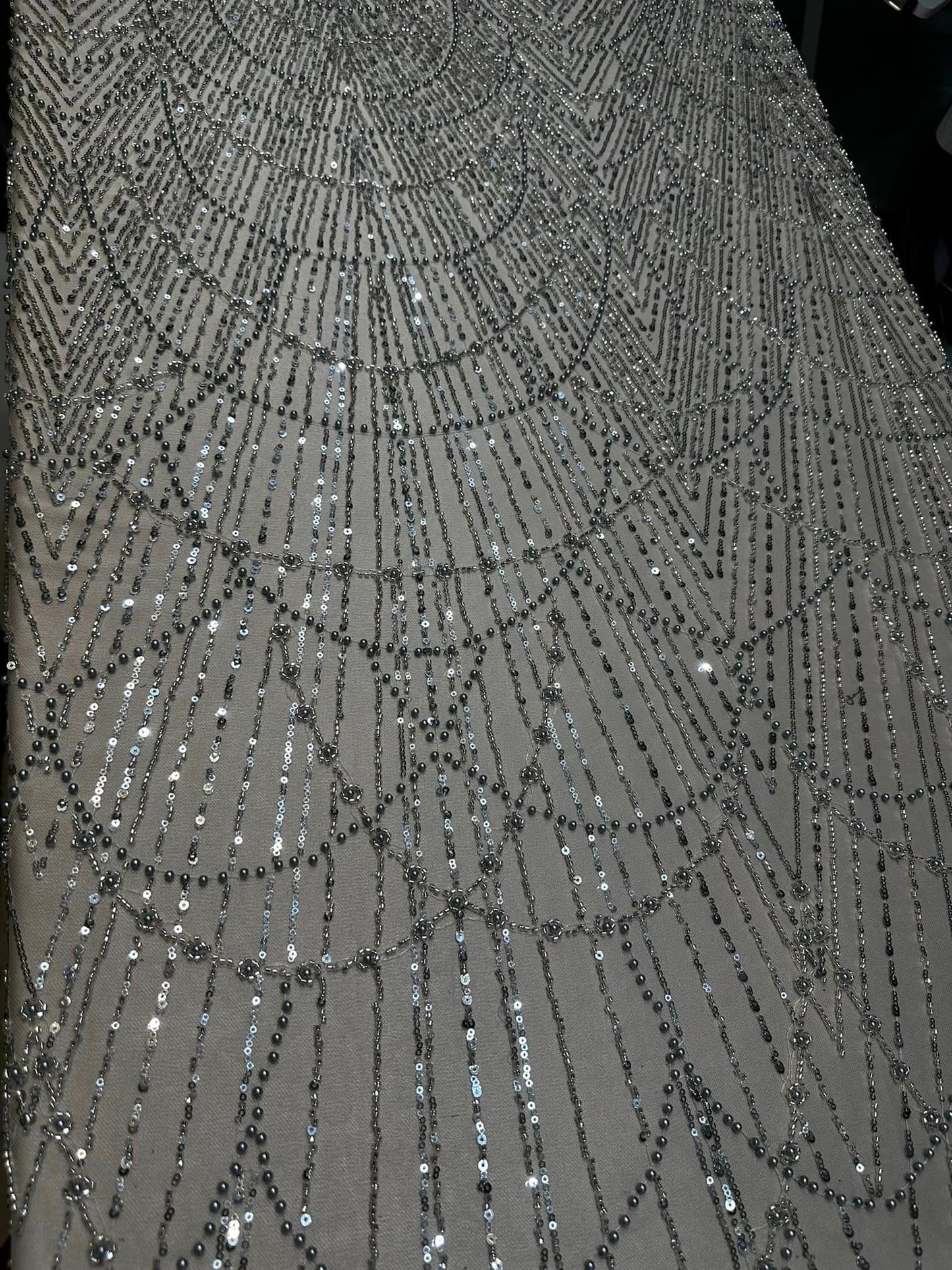 Broderie accesorizata cu paiete argintii si margele gri - MODEL DALIA