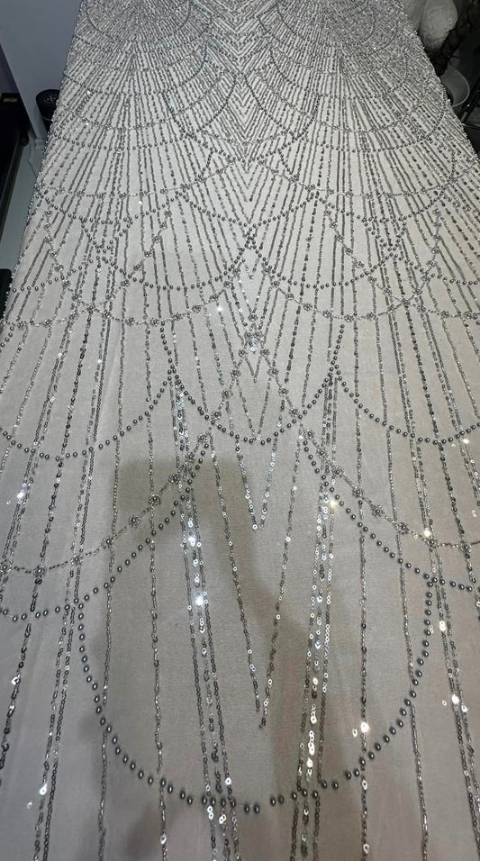 Broderie accesorizata cu paiete argintii si margele gri - MODEL DALIA