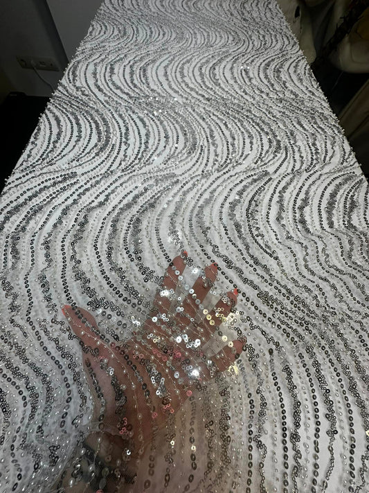 Broderie accesorizata cu paiete si margele, Argintiu deschis  / MODEL EMY
