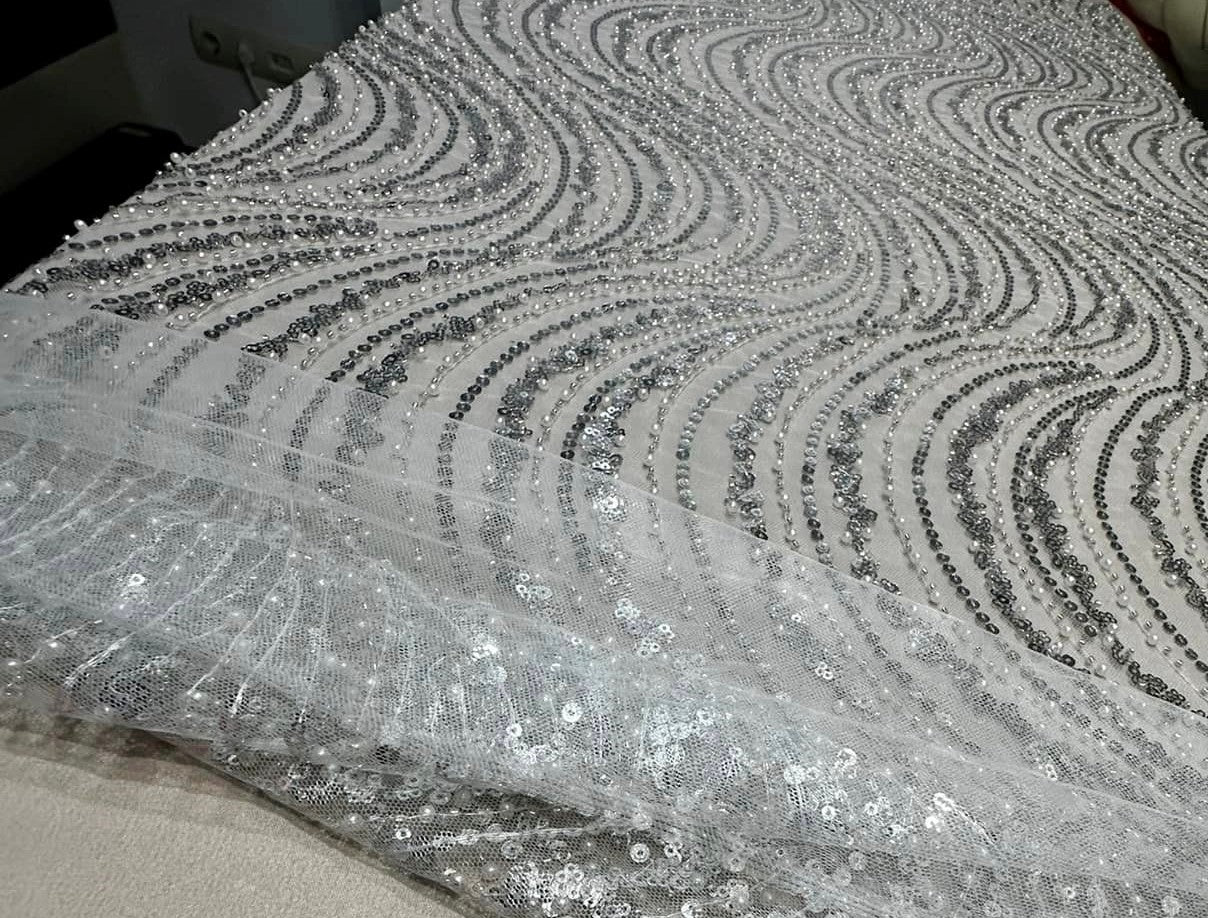 Broderie accesorizata cu paiete si margele, Argintiu deschis  / MODEL EMY