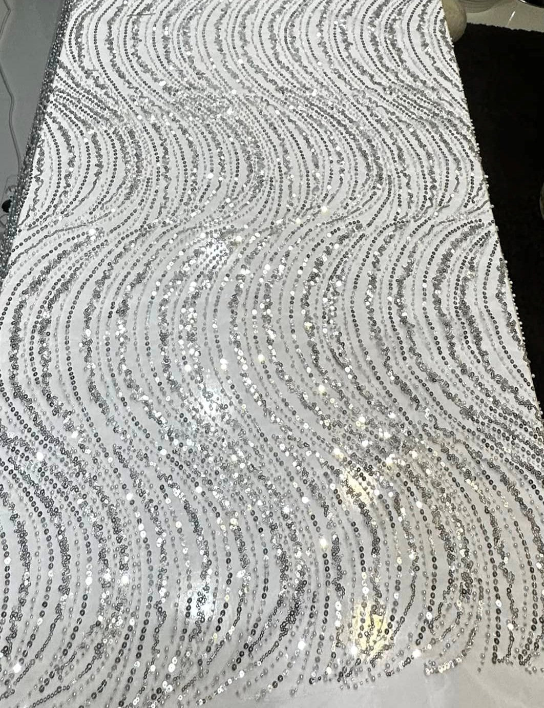 Broderie accesorizata cu paiete si margele, Argintiu deschis  / MODEL EMY