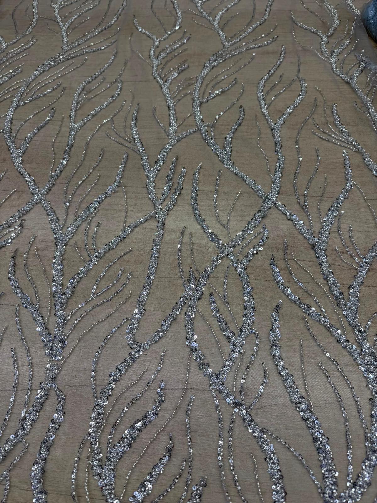 Broderie accesorizata cu paiete si margele, Argintiu - MODEL BEAUTY