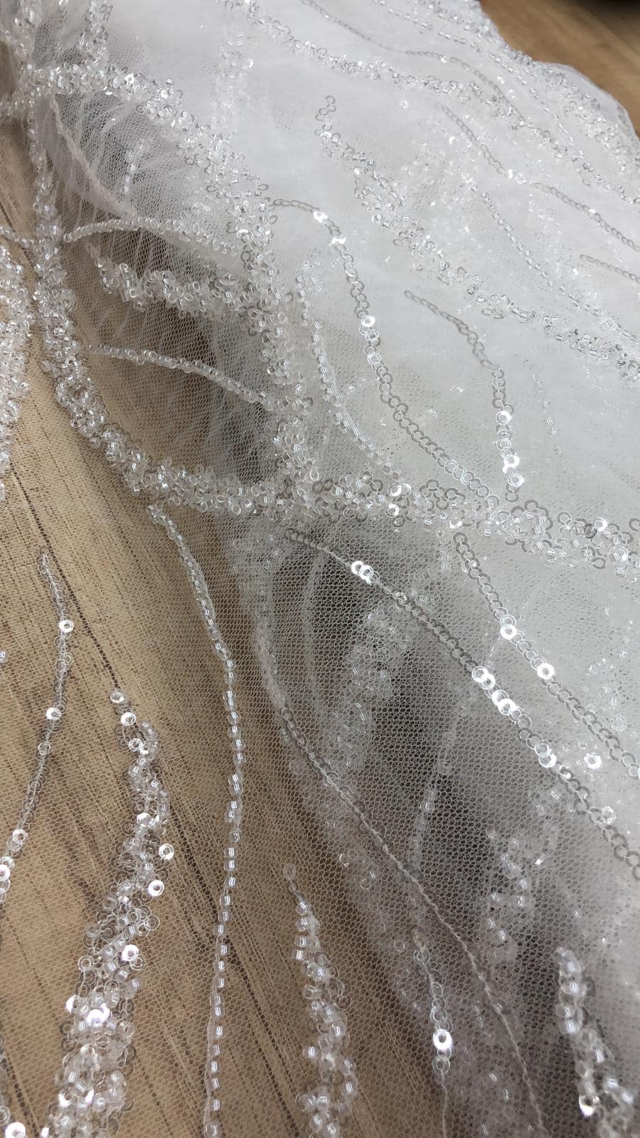 Broderie accesorizata cu paiete si margele, Alba / MODEL MARDIN