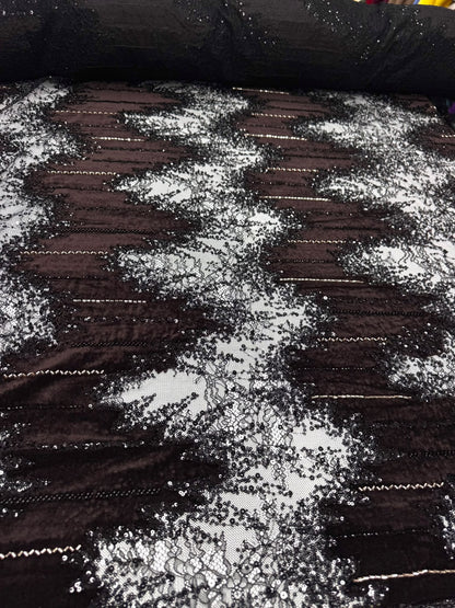 Catifea elastica, accesorizata cu dantela, paiete si margele - Maro