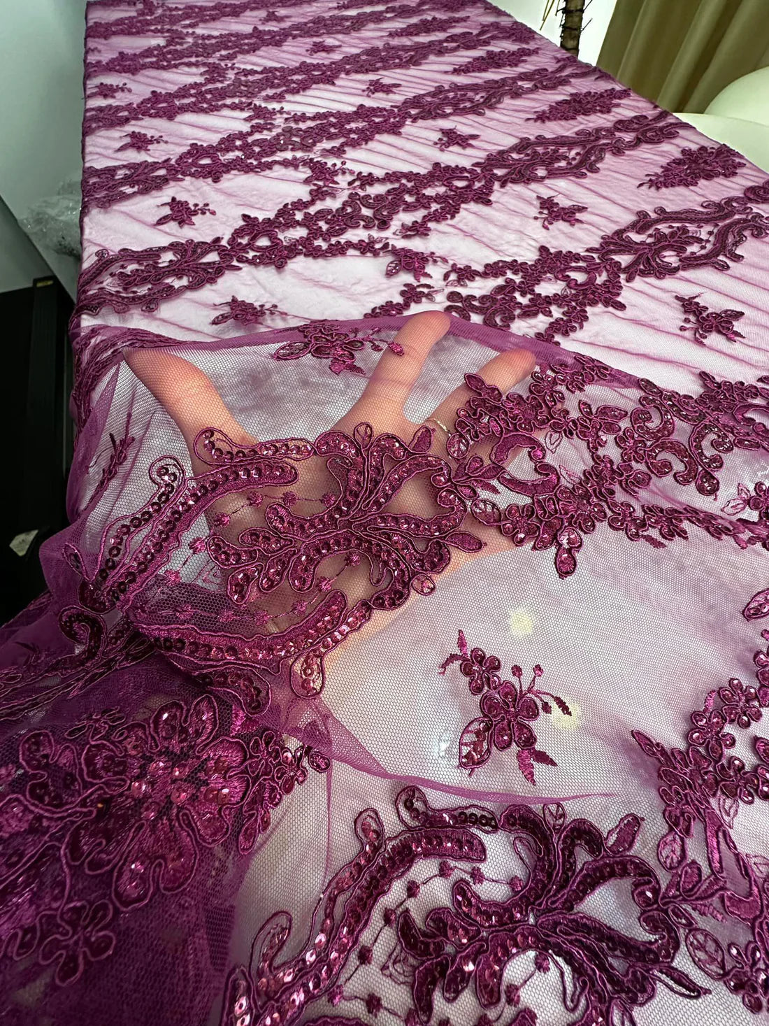 Tulle brodat, accesorizat cu paiete , Mov