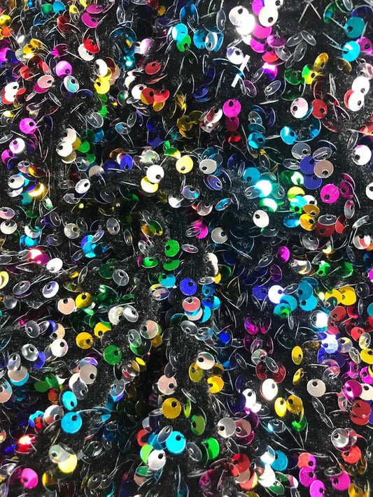 Paiete multicolore pe suport de catifea neagra