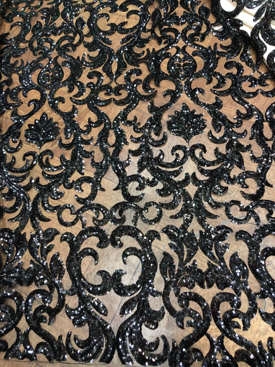 Broderie accesorizata cu paiete, Negru / MODEL THEO