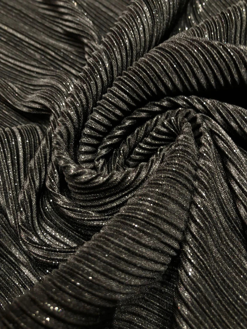 Satin plisat, Negru