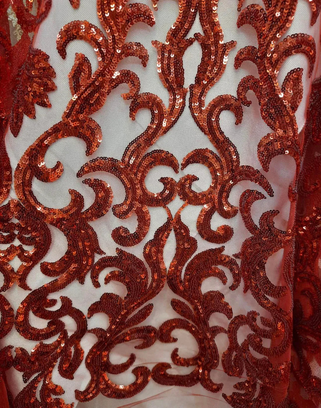Broderie accesorizata cu paiete, Rosu / MODEL THEO
