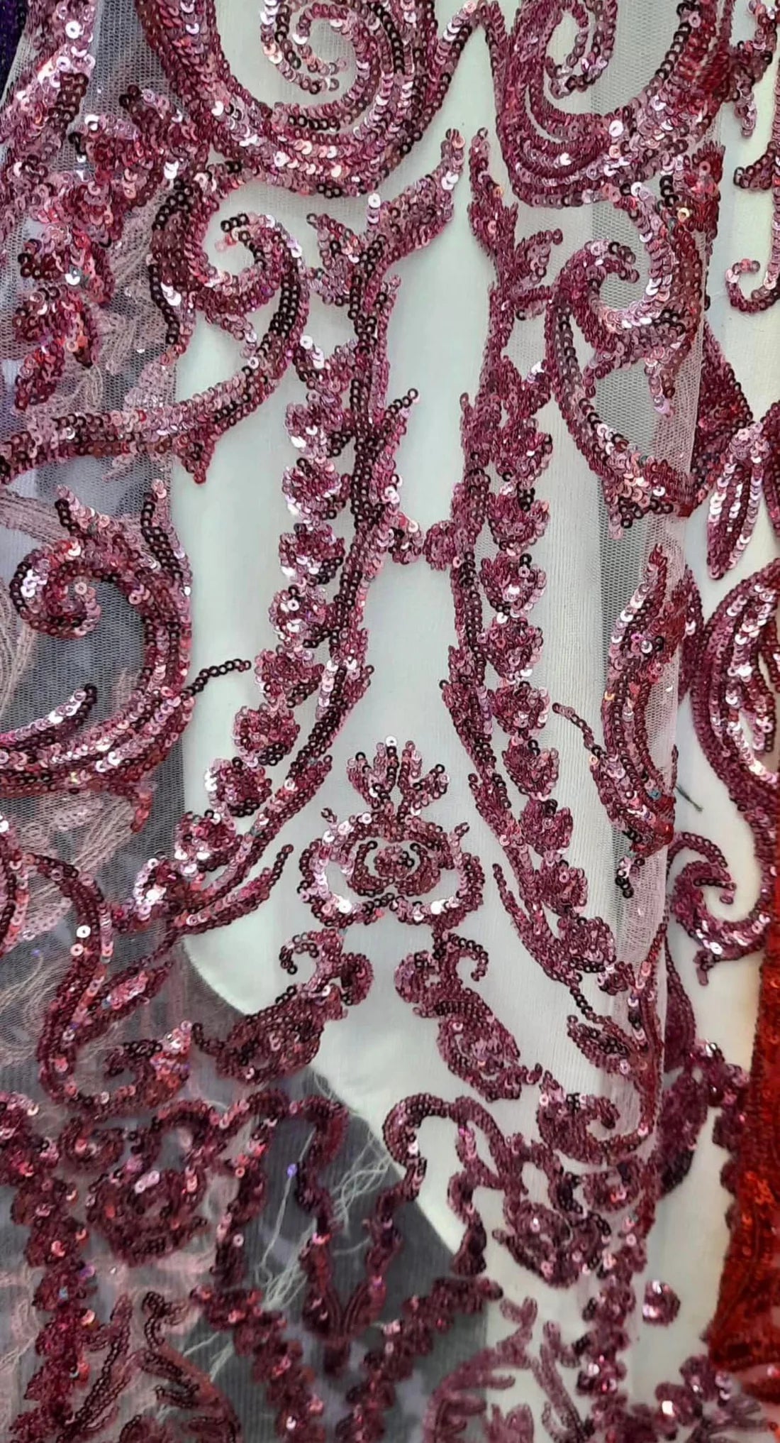 Broderie accesorizata cu paiete, Roz / MODEL THEO