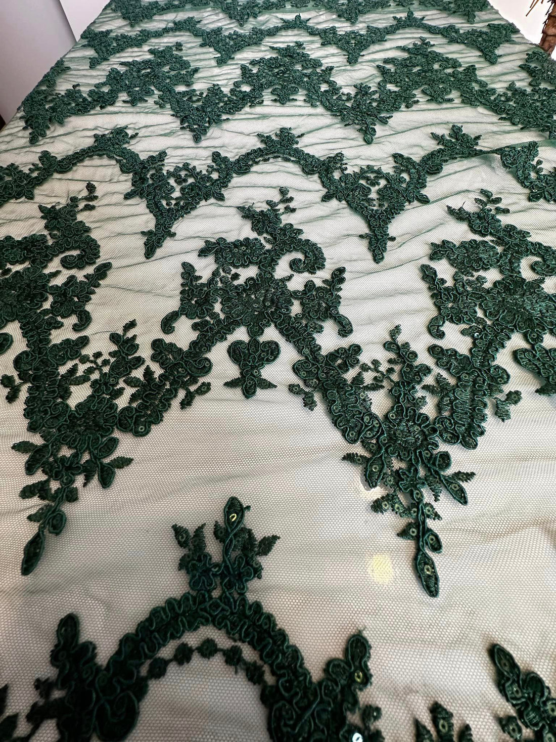 Tulle brodat, accesorizat cu paiete, Verde