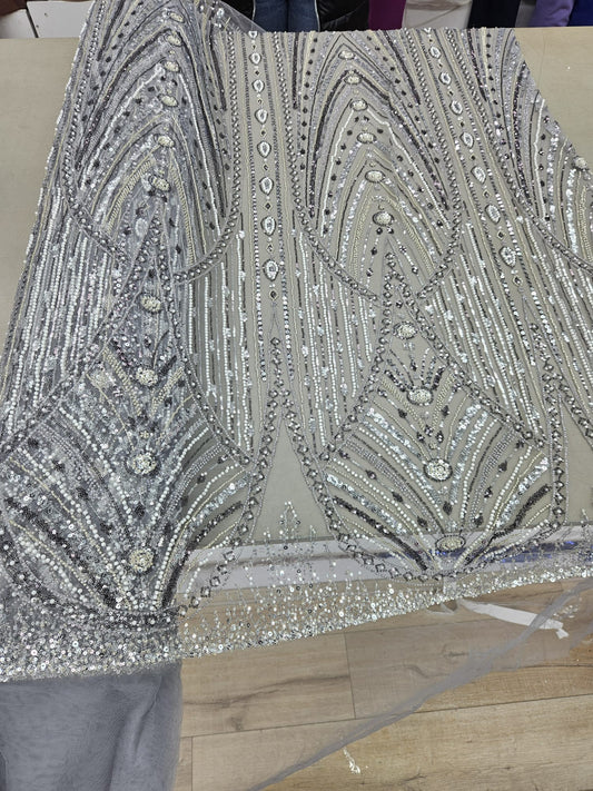 Broderie accesorizata cu margele, paiete si margele tubulare , Argintiu- MODEL YOYO