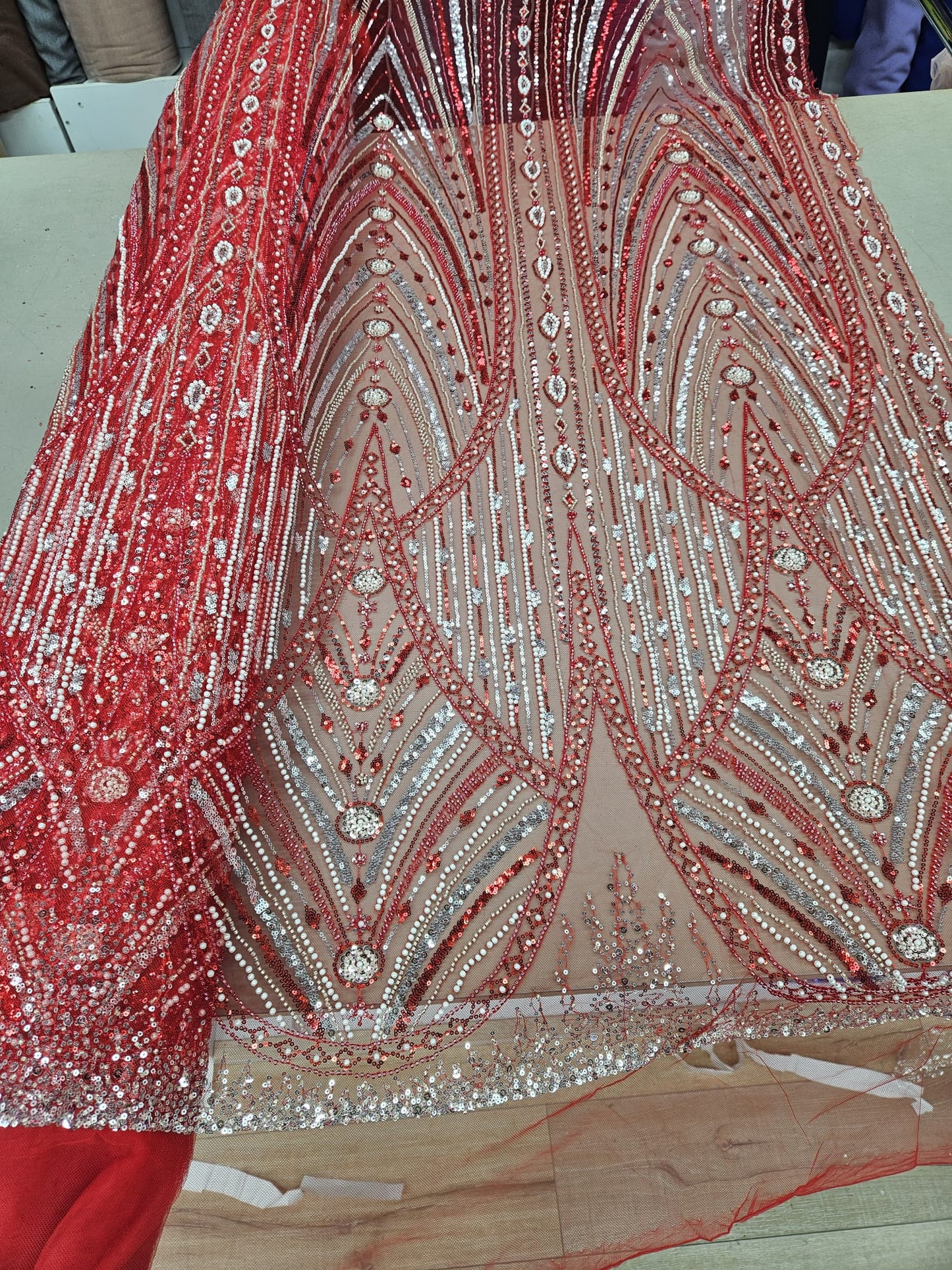 Broderie accesorizata cu margele, paiete si margele tubulare , Rosu -MODEL YOYO